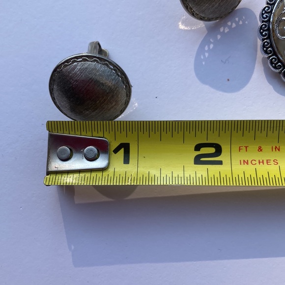 Vintage scarf clips and matching earrings - Picture 7 of 13
